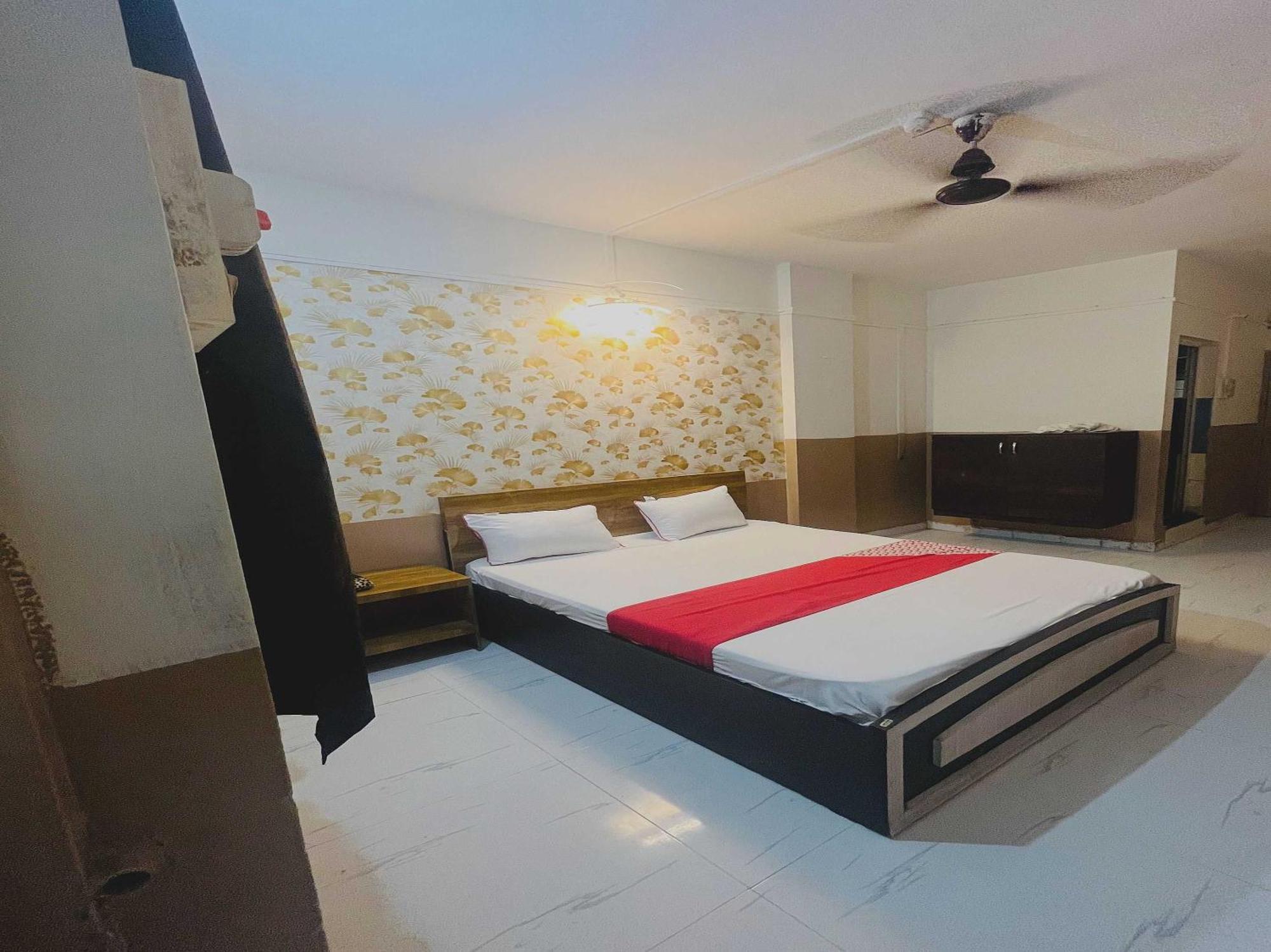 Hotel Royal Lodging Phursungi Kültér fotó