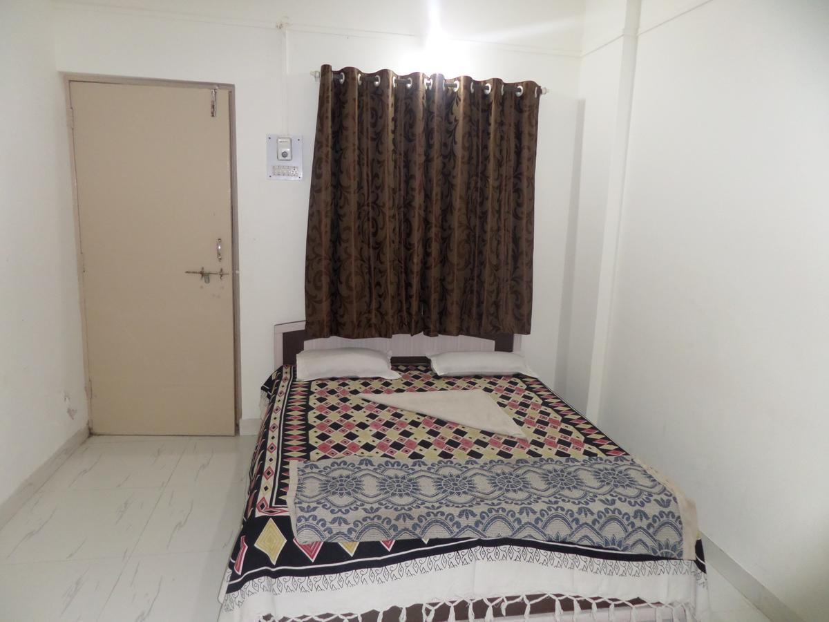Hotel Royal Lodging Phursungi Kültér fotó
